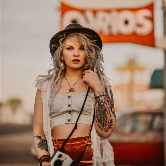 Meet your Posher, Ginny - Picture 3 of 3